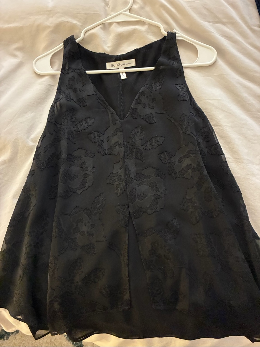 NWOT! BCBGeneration Black Floral V-Neck Blouse - Picture 2 of 6